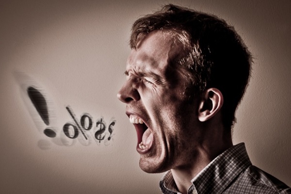 Thật như đùa: Chửi thề và 'buôn dưa' là thói quen cực tốt cho sức khỏe