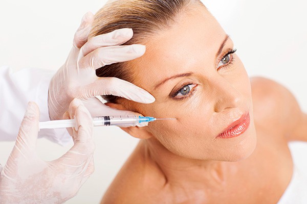 Tiêm filler mặt trẻ hóa ở 1 spa tư nhân, cô gái nhập viện cầu cứu vì hai má nóng đỏ, sưng đau