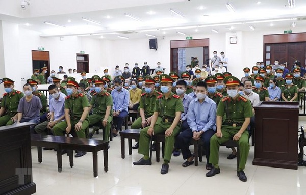 Tòa yêu cầu các hàng quán dừng hoạt động 10 ngày để xét xử
