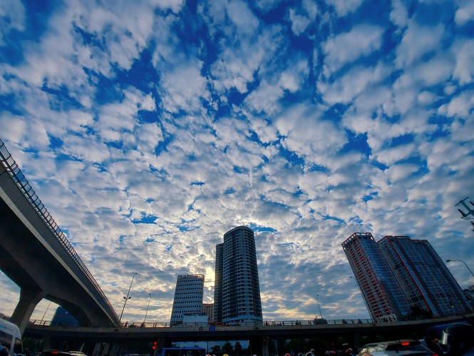 Tổng hợp hình ảnh bầu trời Hà Nội nhiều mây 