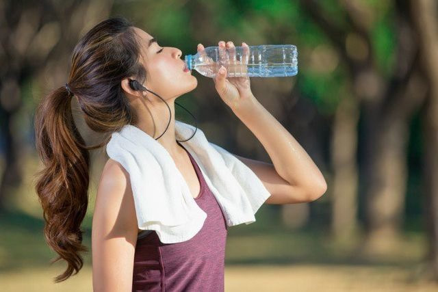 Chuyên gia hướng dẫn mẹo uống nước đúng cách để tăng sức đề kháng, phòng ngừa virus corona