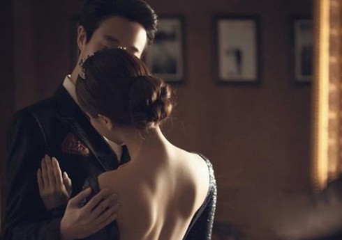 Vợ đưa tình cũ về ngủ cùng vì sợ ma Vợ đưa tình cũ về ngủ cùng vì sợ ma