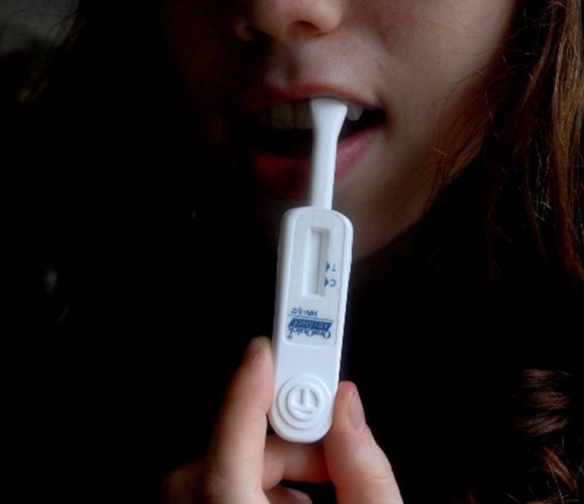 Sau vụ cắt đôi que thử HIV, viêm gan B tại nhà người dân chọn mua que test tại nhà và nỗi lo kết quả Sau vụ cắt đôi que thử HIV, viêm gan B tại nhà người dân chọn mua que test tại nhà và nỗi lo kết quả