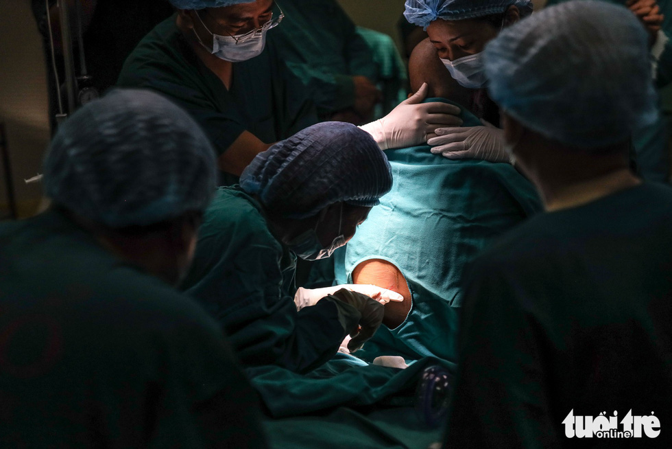 người mẹ trẻ bị ung thư vú