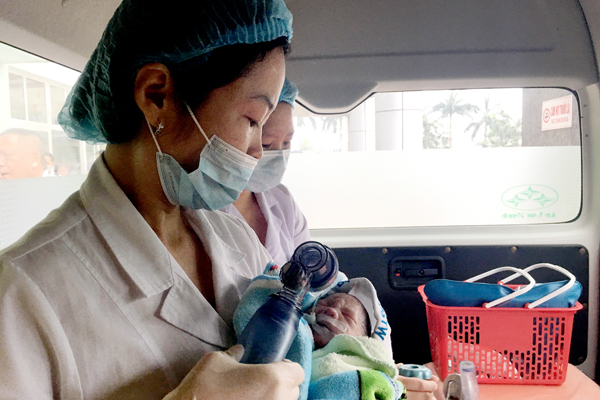 người mẹ trẻ bị ung thư vú