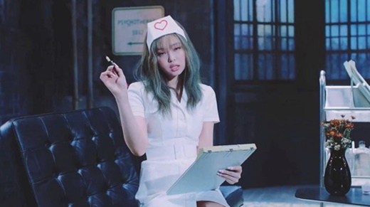 YG Entertainment xóa cảnh Jennie mặc đồng phục y tá