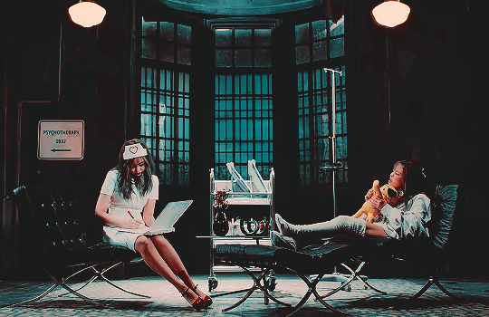 YG Entertainment xóa cảnh Jennie mặc đồng phục y tá