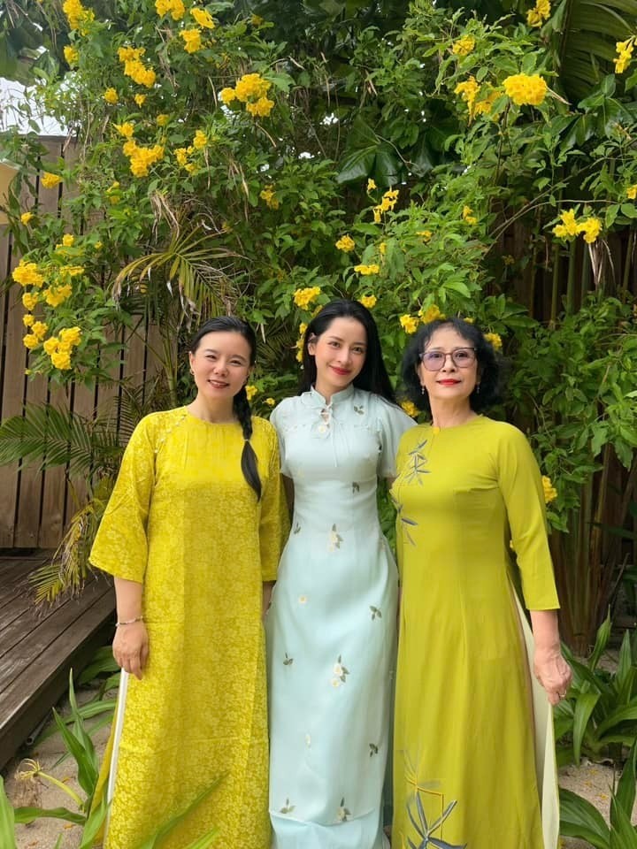 chi-pu-ru-rungoi-sao-xu-trung-cung-dien-ao-dai-1-1721289492.jpg