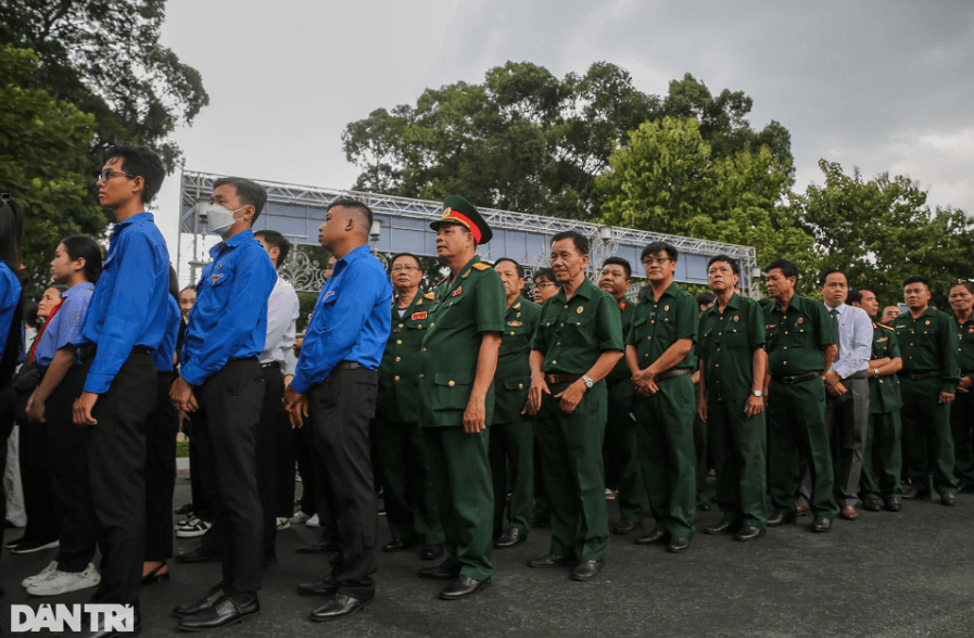 hang-nghin-nguoi-vieng-tong-bi-thu-nguyen-phu-trong-o-hoi-truong-thong-nhat-anh2-1721906860.PNG