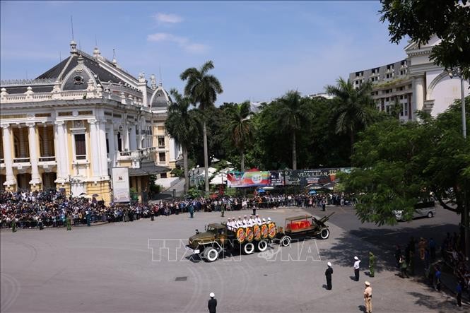 truc-tiep-le-truy-dieu-va-le-an-tang-tong-bi-thu-nguyen-phu-trong-anh1-1721978675.jpg