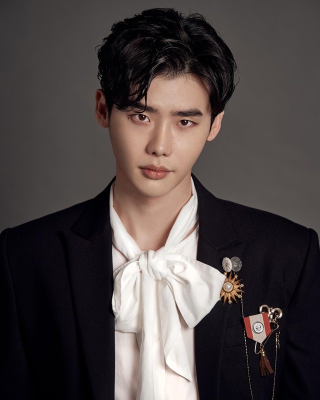 cuc-hot-lee-jong-suk-dang-o-da-nang-1-1722499141.jpg