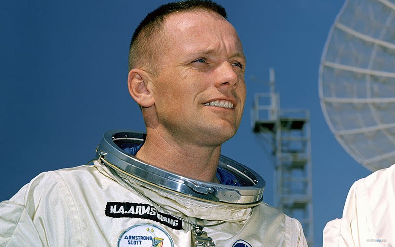 neil-alden-armstrong-desktopsky-32351-1722788132.jpg