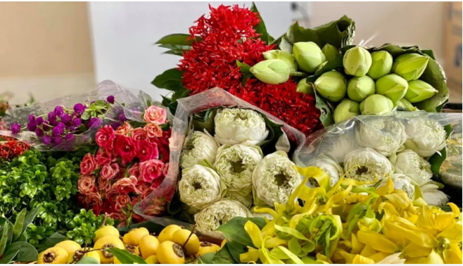 le-cung-ram-thang-7-4-loai-hoa-duoc-ua-chuong-de-trang-tri-ban-tho-2-1723450866.PNG