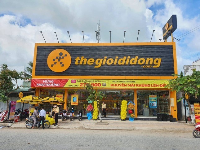 the-gioi-di-dong-dong-cua-hon-170-cua-hang-trong-1-thang-anh1-1724386964.jpeg