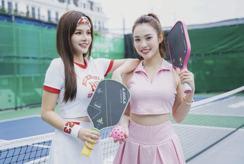 len-do-7-ngay-di-tap-pickleball-thoai-mai-sieu-hut-mat-cho-cac-chi-em1-1724654785.jpg