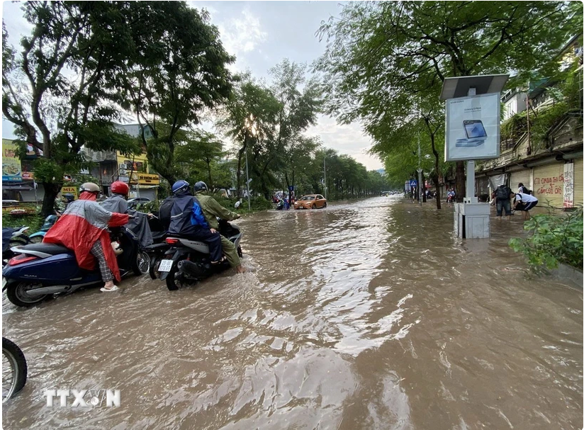 thoi-tiet-dem-169-thu-do-ha-noi-kha-nang-mua-dong-gay-ngap-lut-do-thi-anh1-1726484740.PNG