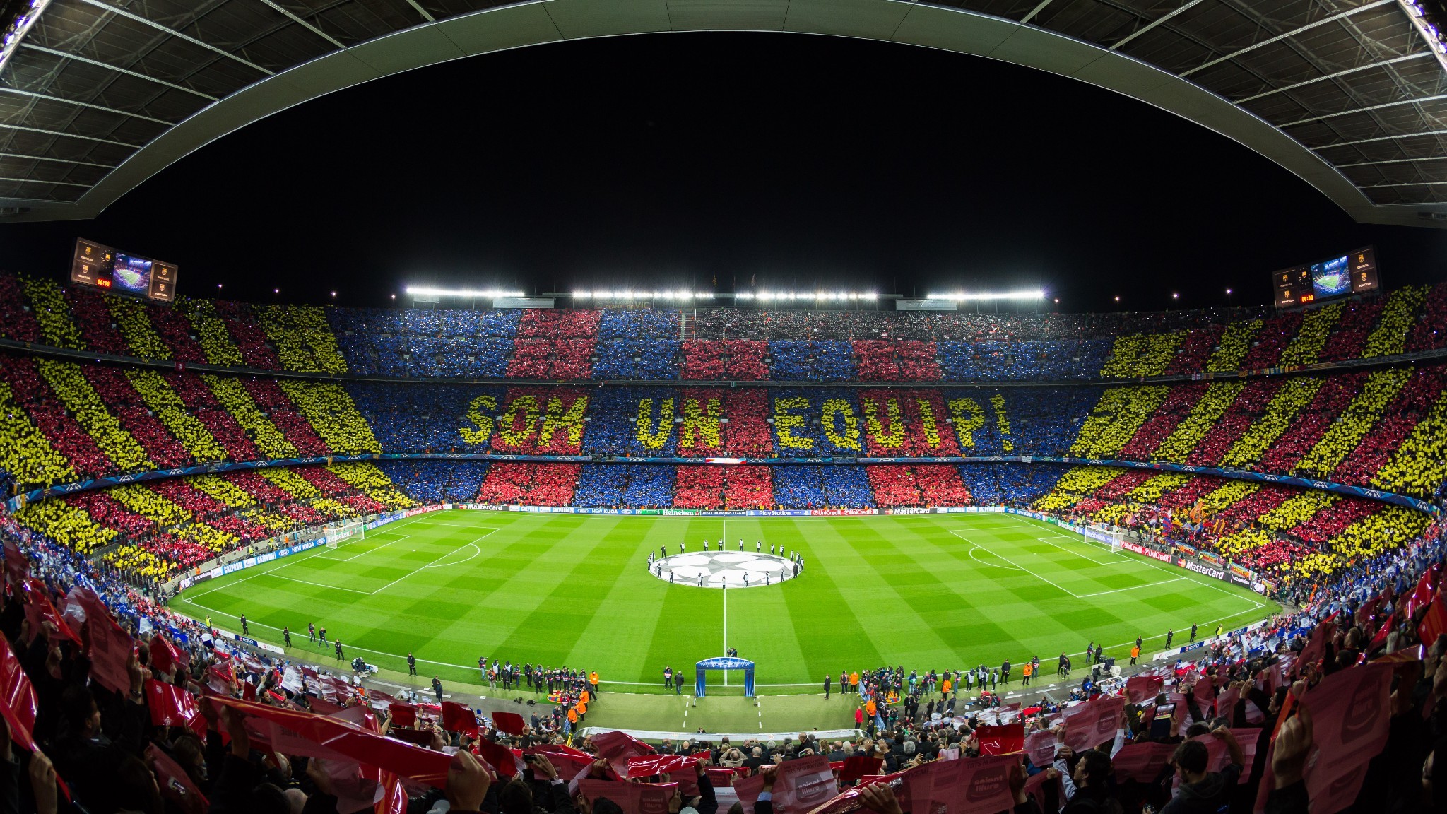 el-camp-nou-en-un-partido-de-la-uefa-champions-league-1727084024.jpg