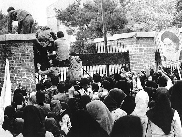 iran-hostage-crisis-iraninan-students-comes-up-us-embassy-in-tehran-1731313531.jpg