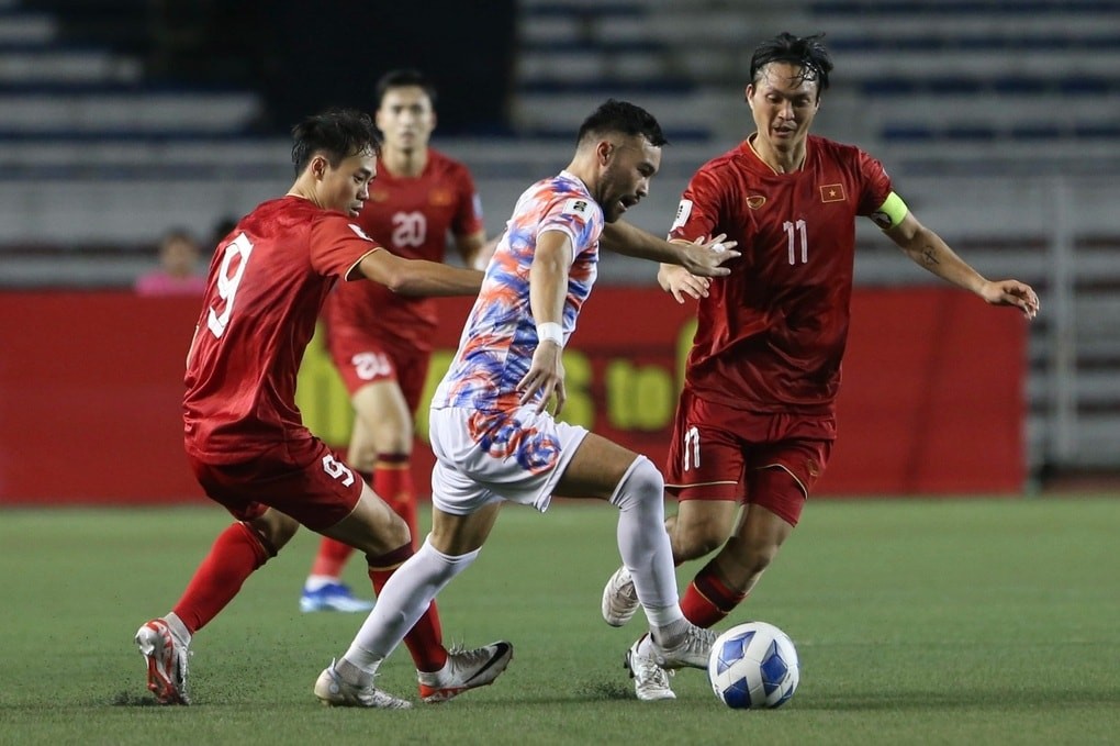 nhan-dinh-du-doan-viet-nam-vs-philippines-20h00-ngay-1812-ve-som-vao-ban-ket2-1734495288.jpeg