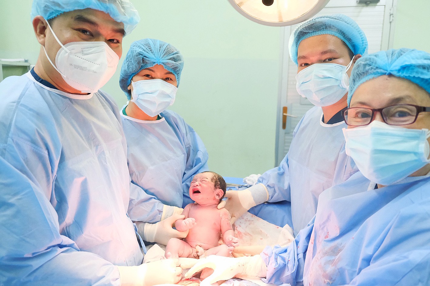 gioi-tre-luoi-yeu-ngai-cuoi-va-o-sinh-con-1740112165.jpg
