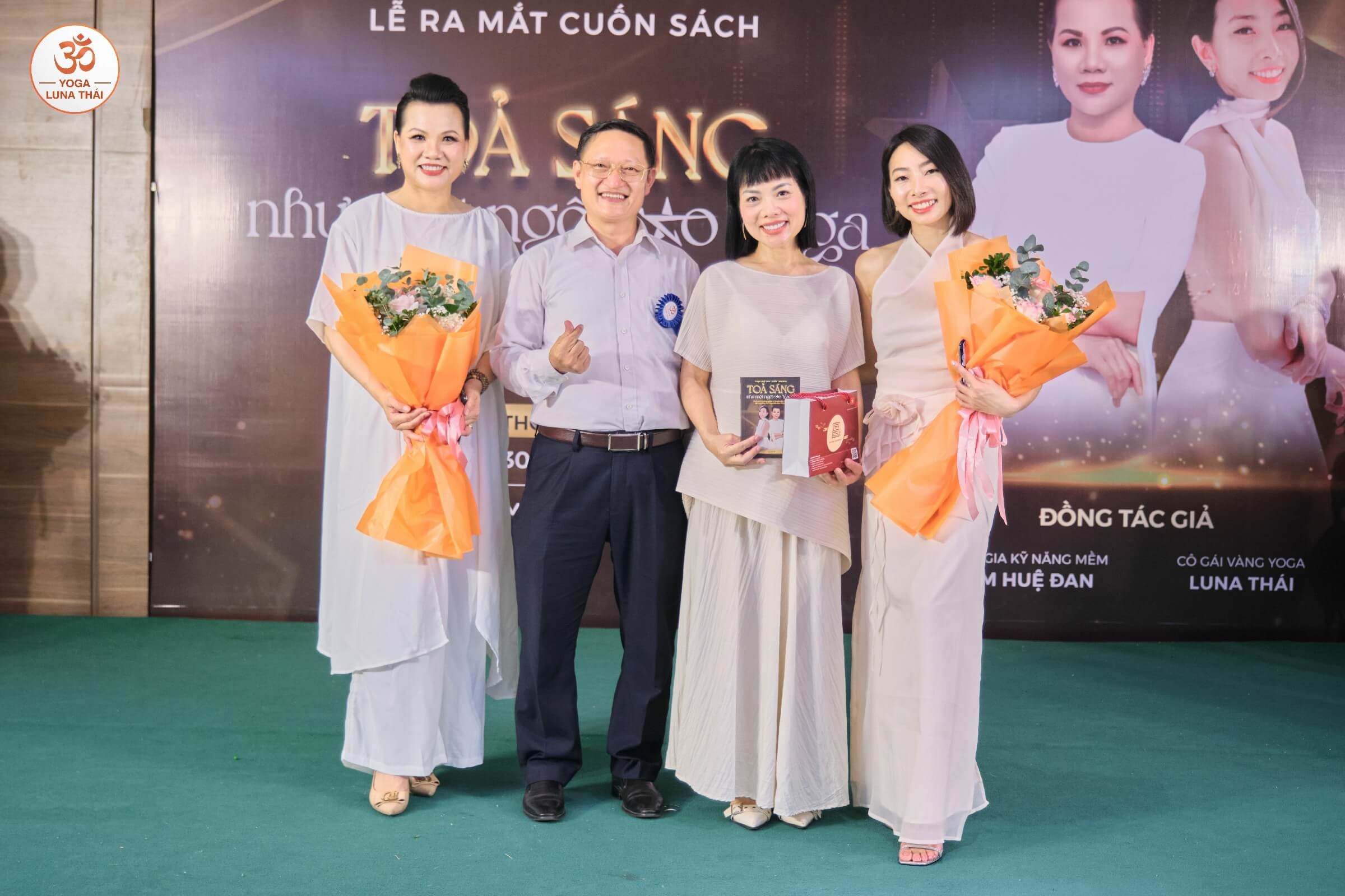 sap-dien-ra-le-hoi-yoga-am-nhac-va-anh-sang-dac-sac-tai-ha-long-3-1750303797.jpg