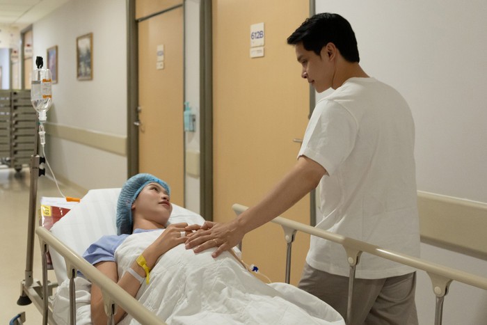 Á hậu Chế Nguyễn Quỳnh Châu đón con trai đầu lòng Ảnh 2