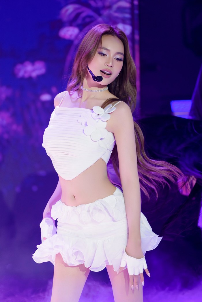 Ninh Dương Lan Ngọc là nữ nghệ sĩ đa tài của showbiz Việt.