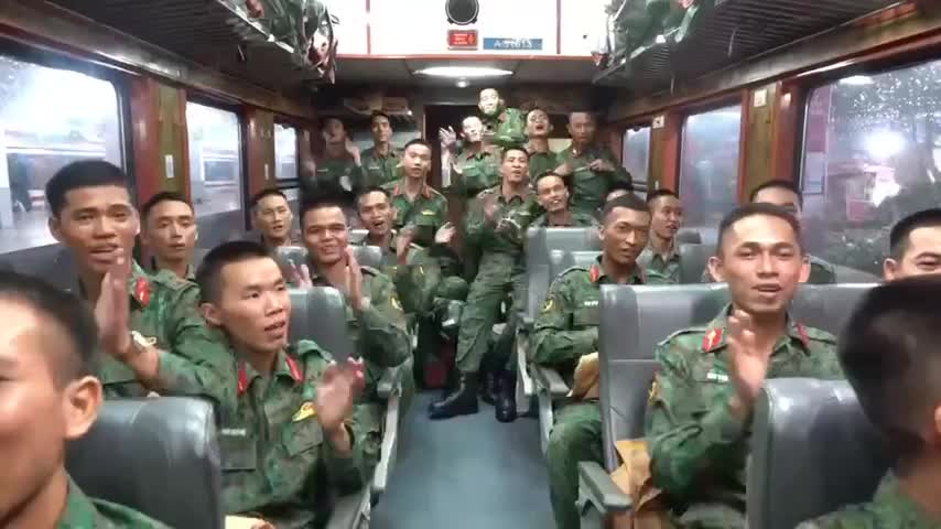 hinh-anh-hiem-thay-o-ga-sai-gon-trong-buoi-toi-dac-biet-hon-700-chien-si-da-len-duong-thuc-hien-nhiem-vu-a80-1749091301.mp4