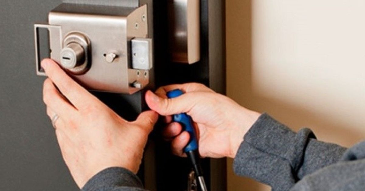 Замок дверной. Дверной замок master lock. Магнитный замок на дверь. Ключи личинки двери входные. Замена замков сервис замков.