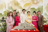Từ một lần "quẹt phải" định mệnh đến cuộc sống hôn nhân viên mãn của cặp đôi trẻ.