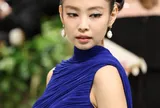 Jennie Blackpink khoe eo thon tại Met Gala 2024