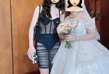 Cô gái mặc đồ xuyên thấu đến dự đám cưới, dân mạng ngượng ngùng thay cho cô dâu