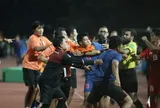 14 thẻ vàng, 7 thẻ đỏ, 7 bàn thắng và đổ cả máu: Trận chung kết SEA Games “điên rồ”