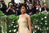 Váy cát của Tyla xứng đáng là chiếc đầm đẹp nhất ngày hội Met Gala 2024!