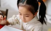 Vừa bế giảng, phụ huynh đã đăng ký cho con học hè kín lịch