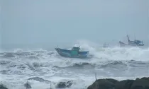 Áp thấp mới gần Biển Đông có khả năng mạnh lên thành bão số 12
