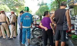 Hiện trường vụ nữ tài xế ô tô tông hàng loạt xe máy trên phố Hà Nội, nhân chứng kể lại khoảnh khắc kinh hoàng