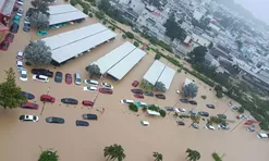Nha Trang, Khánh Hoà: Nhiều nơi kêu cứu, ô tô tiền tỷ 'chìm trong biển nước'