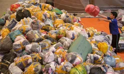 Những 'núi' hàng hóa ở TP.HCM chờ chuyển đi ủng hộ miền Trung