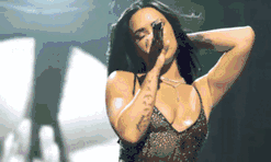 Nữ ca sĩ hết thời 'lột xác' xinh đẹp khó tin, vóc dáng nóng bỏng ai cũng trầm trồ