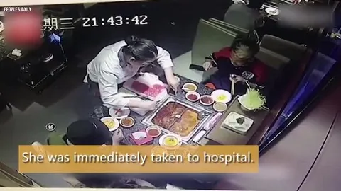 Phát hoảng khi nổi lẩu phát nổ, bắn tung tóe vào nhân viên và khách hàng