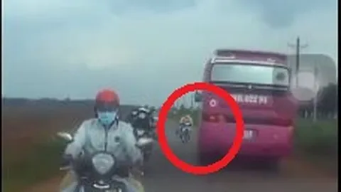 Clip: Minh oan cho tài xế xe khách, do xe máy chạy lấn làn nên mới xảy ra tai nạn