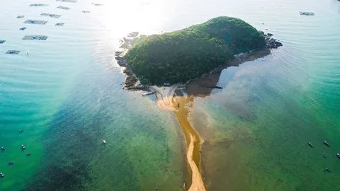 Kỳ bí Nhất Tự Sơn – Hòn đảo đẹp bậc nhất vịnh Xuân Đài