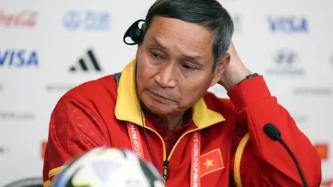 Thua Hà Lan 0-7, HLV Mai Đức Chung thừa nhận 'lực bất tòng tâm'