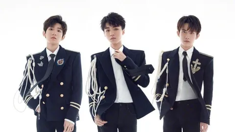 Vé TFBOYS bị "hét" giá tiền tỷ ở chợ đen, được gọi là concert "điên rồ" nhất