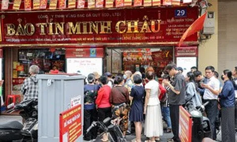 Mua vàng bằng giấy hẹn ở Hà Nội đang âm thầm diễn ra thế nào?