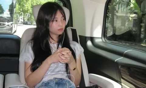 Jennie (BLACKPINK) công khai 'hẹn hò' với người khác giới