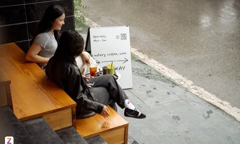 Vỉa hè 'tự tạo' của quán cà phê Hà Nội