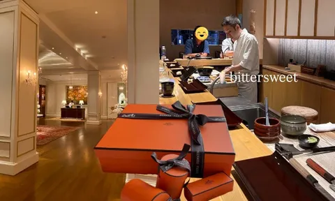 Trend "phông bạt" mới của giới trẻ: Mua ảnh ngồi hạng thương gia, đi Park Hyatt Saigon, ăn omakase, giá 10k/chiếc