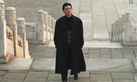 Bộ ảnh xưa khi Tôn Long trở về thăm cố cung được đào lại gây hot netizen Trung Quốc
